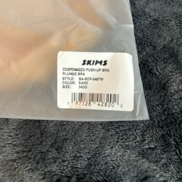 SKIMS Custom Push-Up Plunge Bra Sand Nude 34DD (SK0021) NWT - Picture 6 of 6